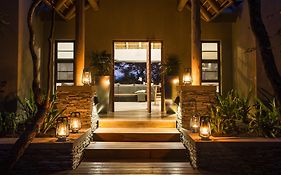 Moya Safari Villa
